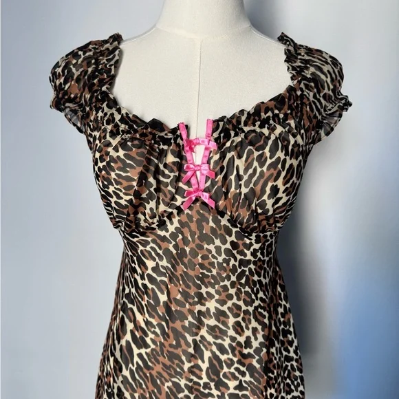 Betsey Johnson Leopard Print Chemise with Pink Accents - Picture 4 of 7